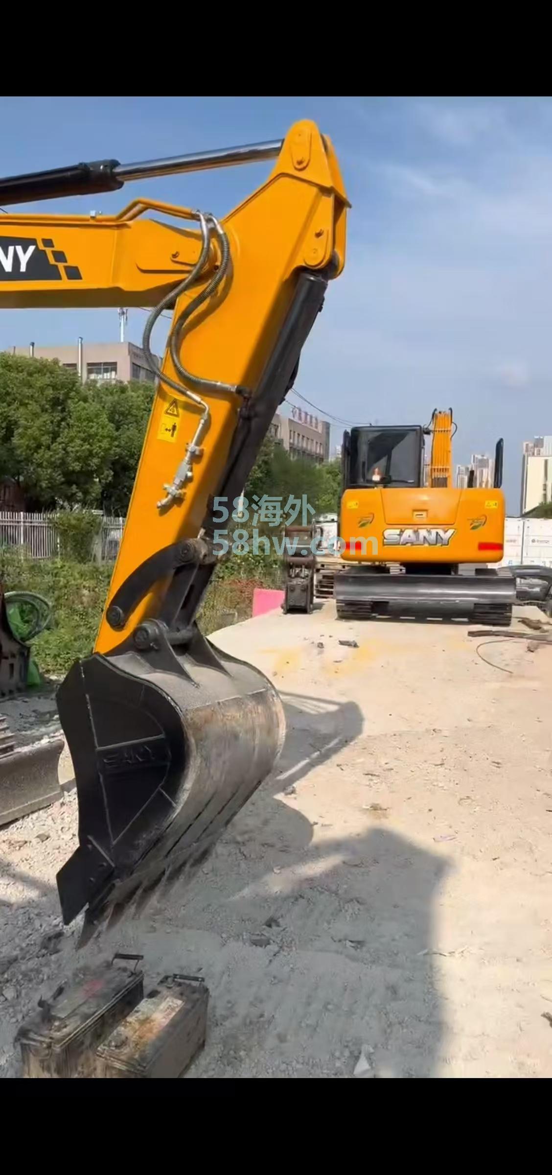 出租挖机sy75 pc78 tz60 全印尼，一个月起租，月结，价格350千印尼盾每小时，每月超过50小时价格可议。入场费客户自理。