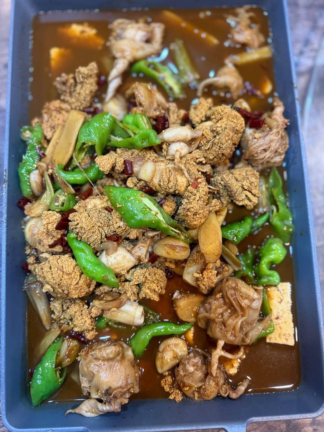 六年老店，专业烧烤炒菜，堂食外卖均可