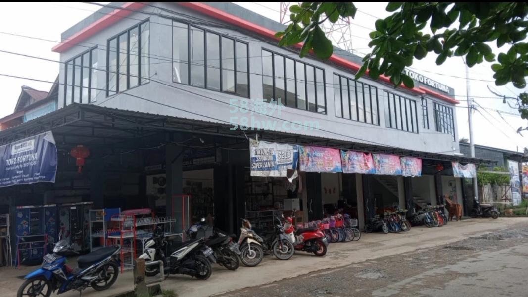 西加里曼丹,桑巴斯, (加岭街道).出售一家两层店屋在楼上能够做个休息厅和晒衣服。