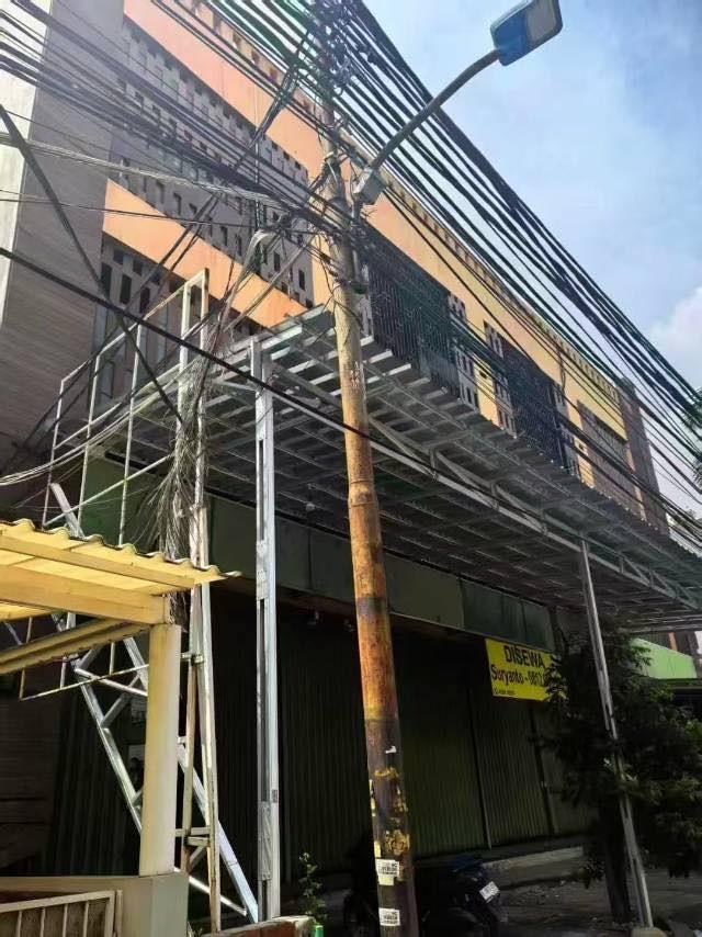 办公室转租，位置在kelapagading单层面积400平方