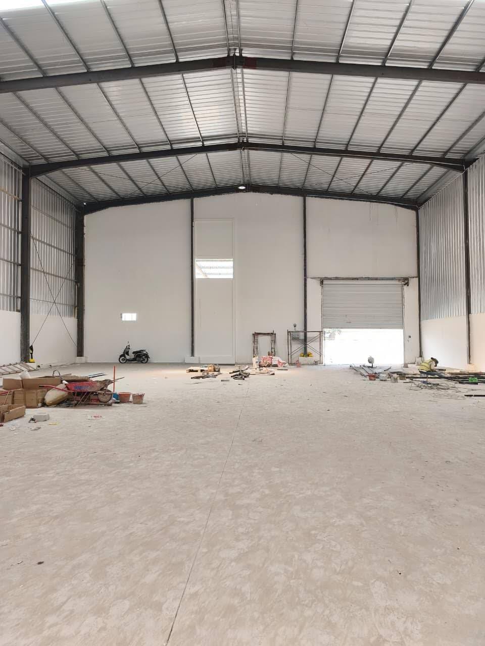 仓库地面采用优质耐用混凝土，新仓库层高达12米，满足客户的高标准仓储需求现已竣工，可供租赁